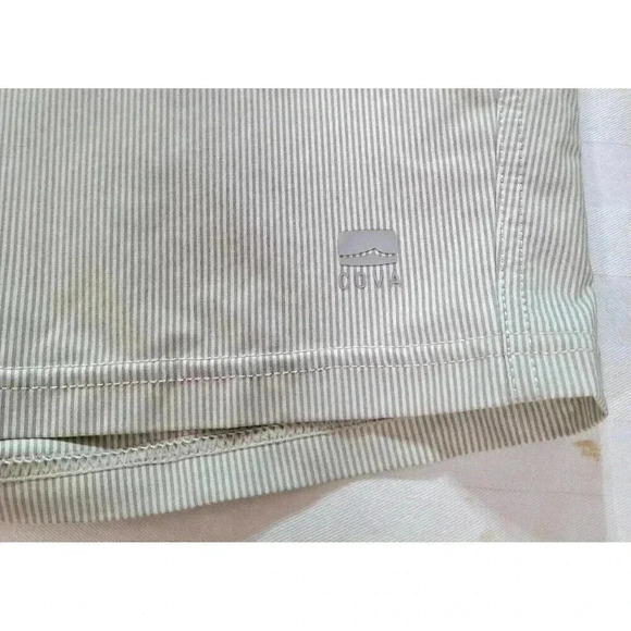 Cova mens Performance Shorts Cream Mid Rise Zip Pocket Stretch Size 32 - Picture 4 of 5